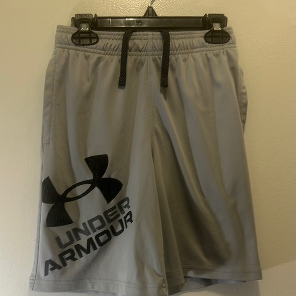 Under Armour Gray Training Shorts with Adjustable Waist - Picture 1 of 1